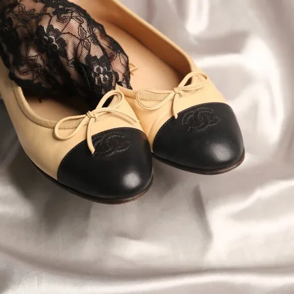SOLD! CHANEL CC Ballet Flats - Picture 6 of 11